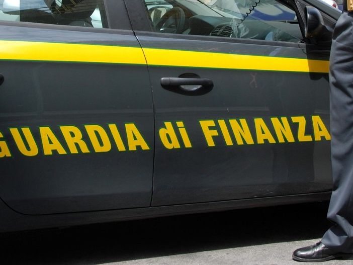 Vendevano online cellulari rigenerati, la Finanza scopre frode da 1,2 milioni di euro VIDEO