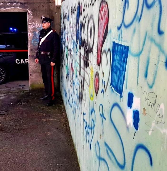 Denunciata 18enne per aver imbrattato con scritte e graffiti un parcheggio a Cannobio
