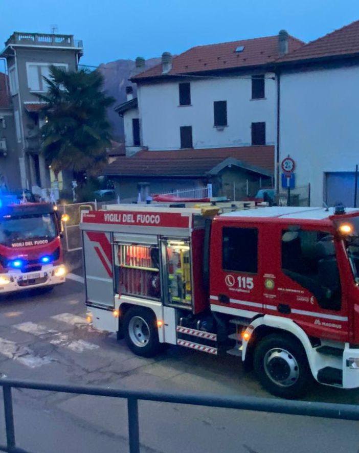 A fuoco il tetto di una casa a Nonio FOTO
