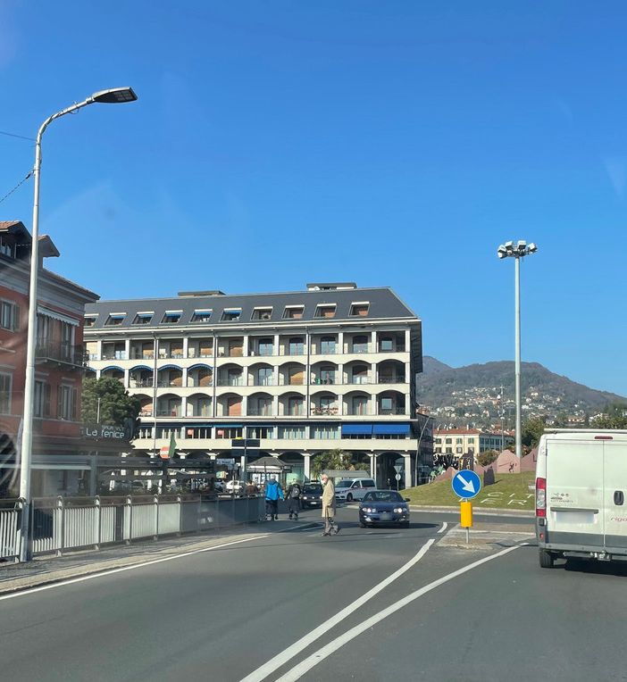 L’attraversamento pedonale “fantasma”: il Comune ha risolto il problema