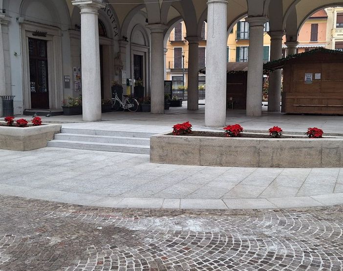 Pronta la nuova piazza XXIV Aprile di Omegna FOTO