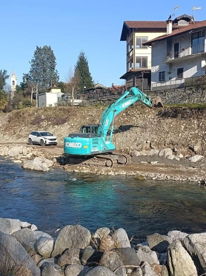 Torrente Strona, proseguono i lavori per la messa in sicurezza degli argini FOTO