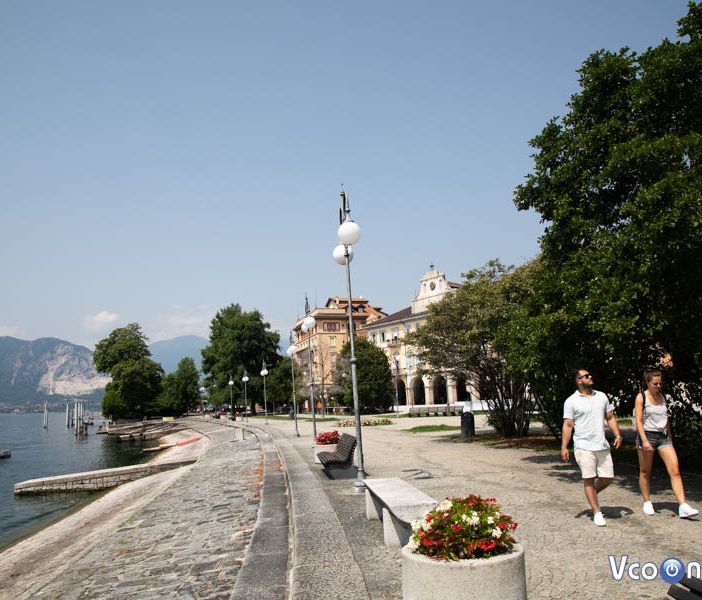 Enel sollecitata alla pulizia dei lampioni sui lungolago della città di Verbania
