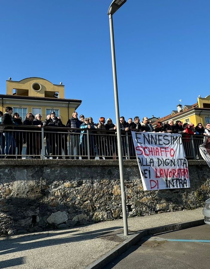 Barry Callebaut, la rabbia dei lavoratori: &quot;Giocano con le nostre vite&quot; FOTO E VIDEO
