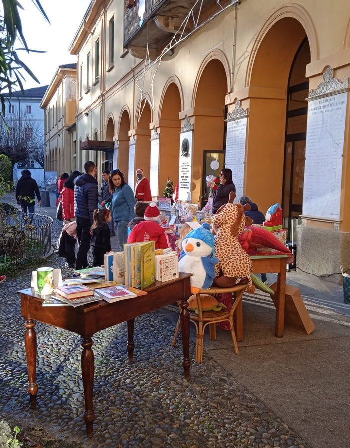 Mercatino di Natale delle suore rosminiane a Intra   FOTO