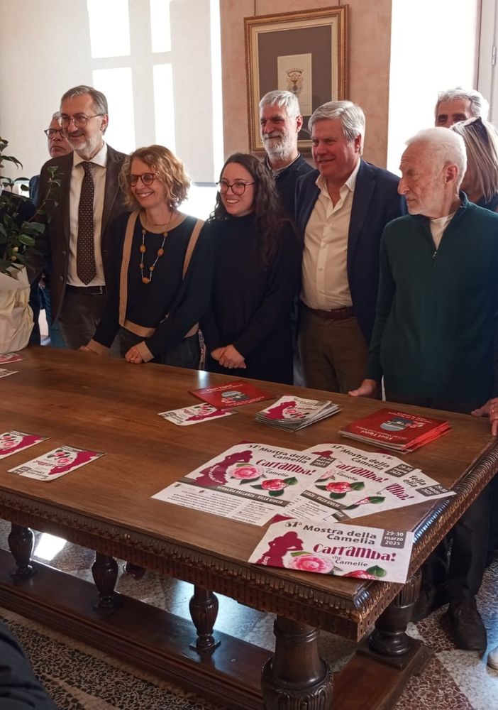 La 57esima Mostra della Camelia si apre con un omaggio a Raffaella Carrà
