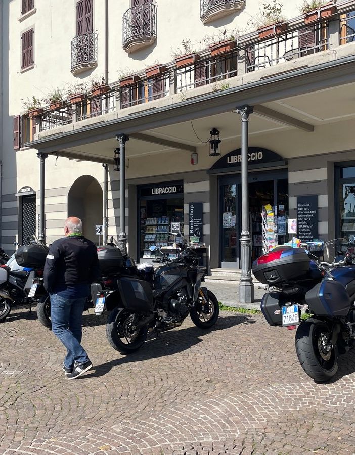 “Siamo arrivati a Intra e non sapevamo dove parcheggiare le nostre moto”