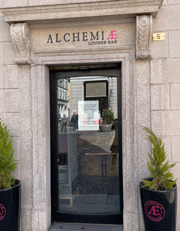 “Parliamoci chiaro, in sala e cucina non possiamo dare stipendi come in Svizzera”