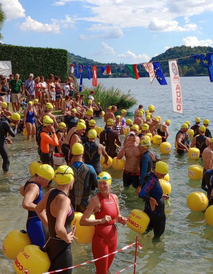 A Pettenasco più di 200 alla nuotata benefica dell'Admo