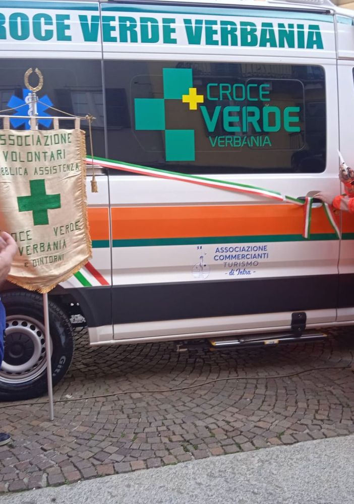 Una nuova ambulanza per la Croce Verde di Verbania FOTO