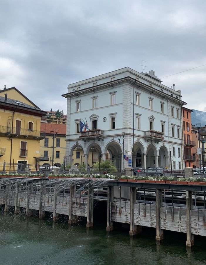 “In centro ogni fine settimana risse, urla, vandalismi e spaccio”, omegnesi esasperati