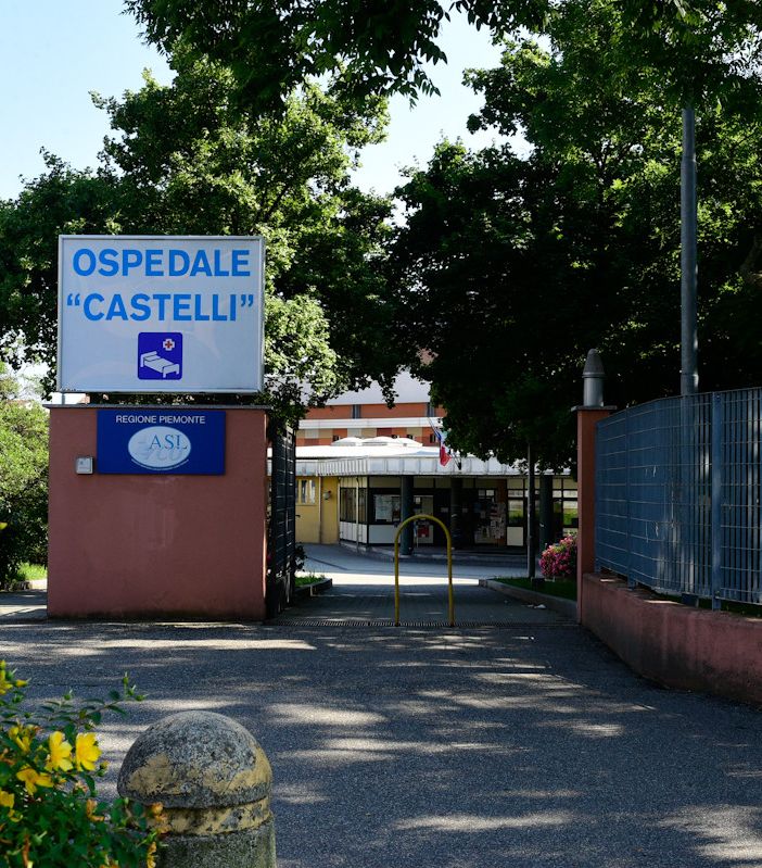L'Associazione Nazionale Carabinieri dona le uova di Pasqua ai bambini ricoverati al Castelli