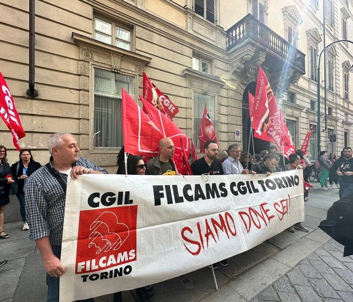 Visite mediche, la rivolta dei lavoratori del call center: “Le lunghe attese non sono colpa nostra”
