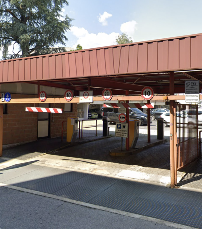Furto alla cassa del parcheggio multipiano Rosmini