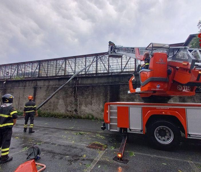 Una dozzina gli interventi dei Vigili del fuoco per il forte temporale
