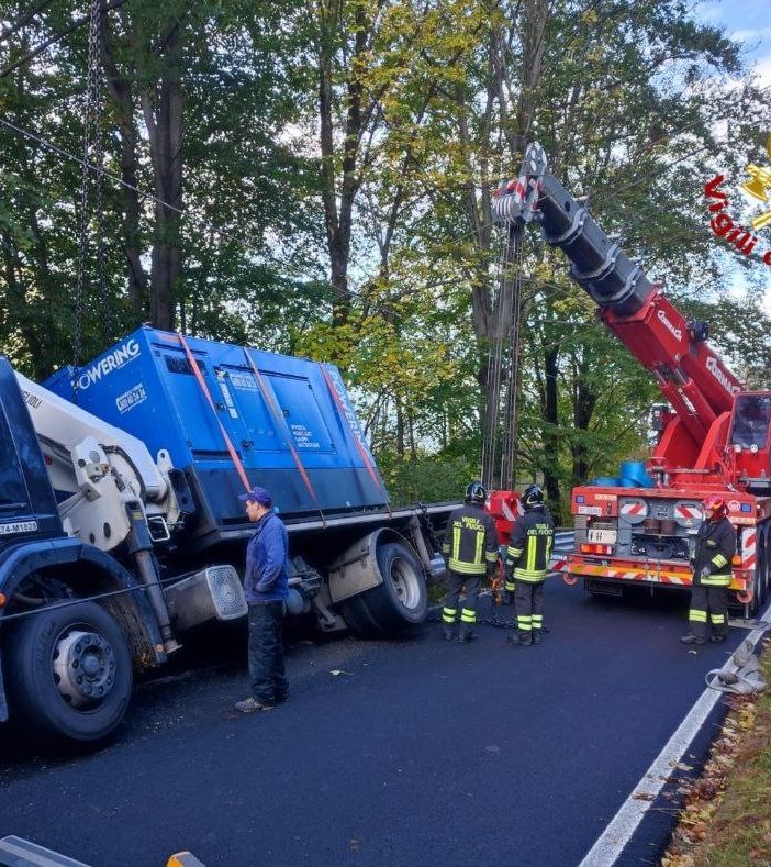 Camion fuori strada a Pian di Sole