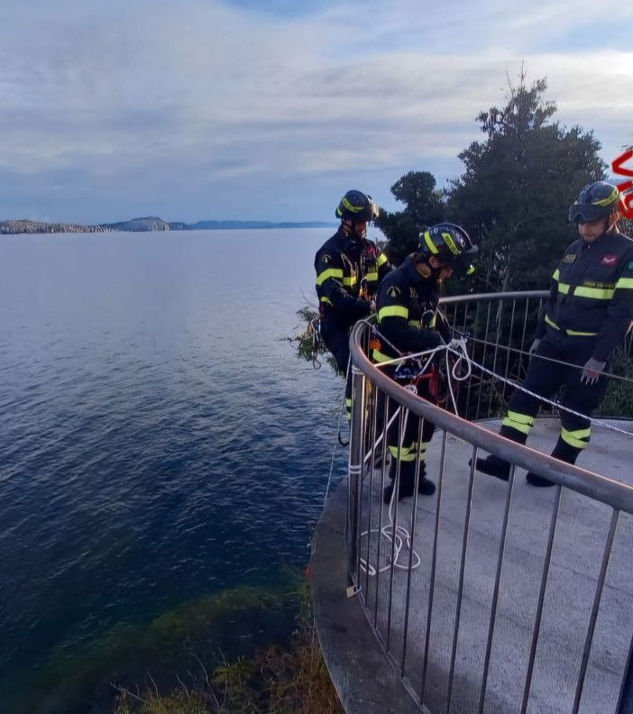 Uomo in difficoltà sotto la curva dell'Eden, salvato dai Vigili del fuoco