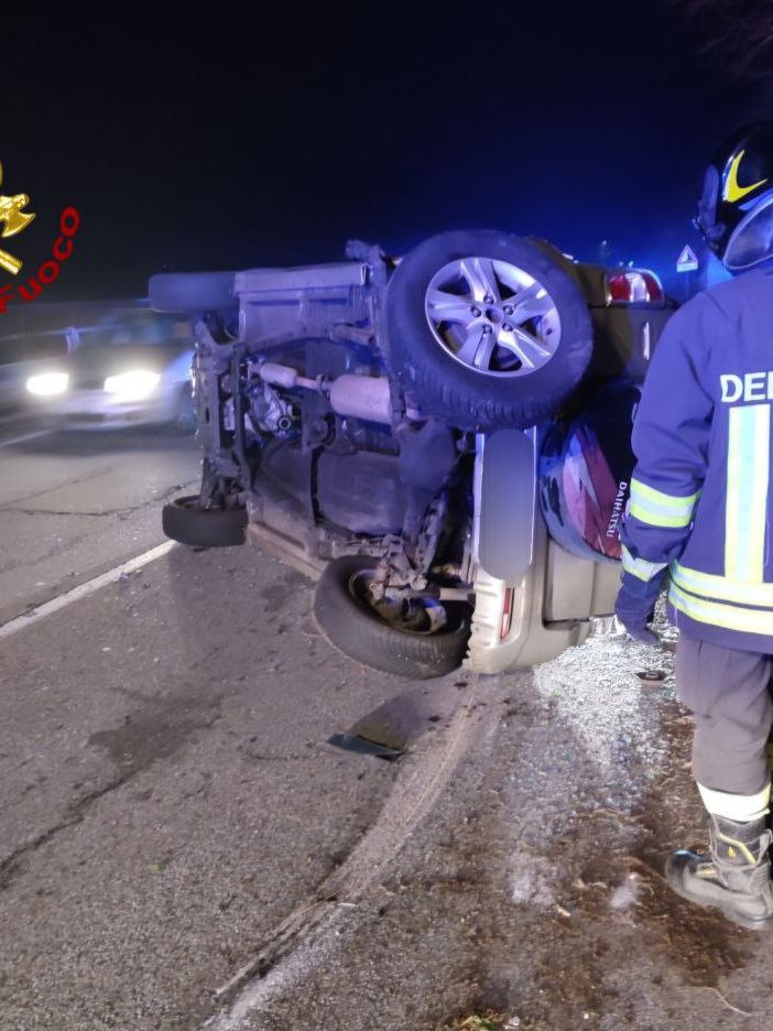 Verbania, incidente ai Tre Ponti: auto si ribalta, tre feriti in ospedale