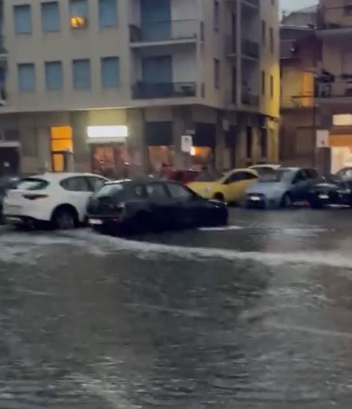 Piazza don Minzoni allagata nonostante i recenti lavori del Comune di Verbania