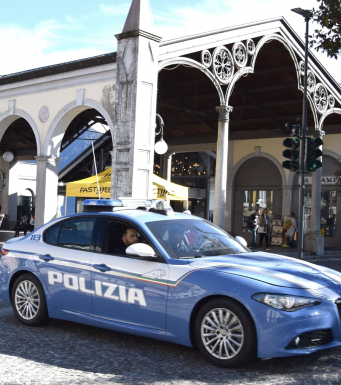 Arrestato un 30enne accusato di spaccio, nascondeva i soldi nella cappa della cucina