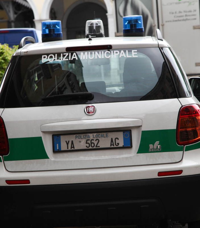 Atti vandalici in piazza Fabbri a Intra, in via di identificazione i responsabili