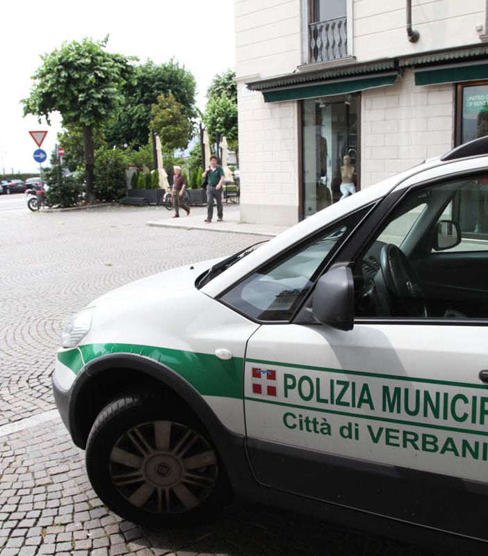 Encomio pubblico per l'agente che ha salvato il bimbo che stava soffocando