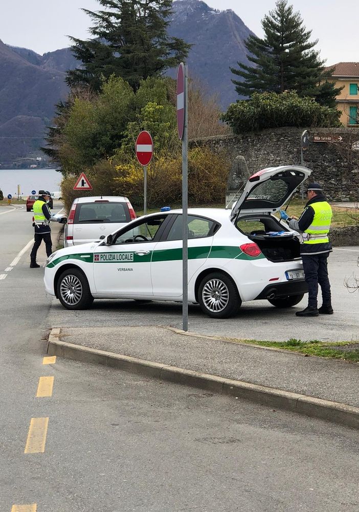 Fermati a Suna su un’auto rubata: denunciati in tre