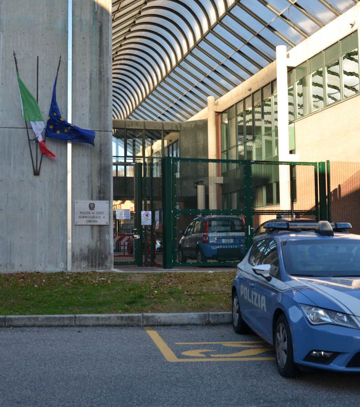 Rubano una borsa e prelevano 3mila euro: denunciata una coppia residente nel pavese