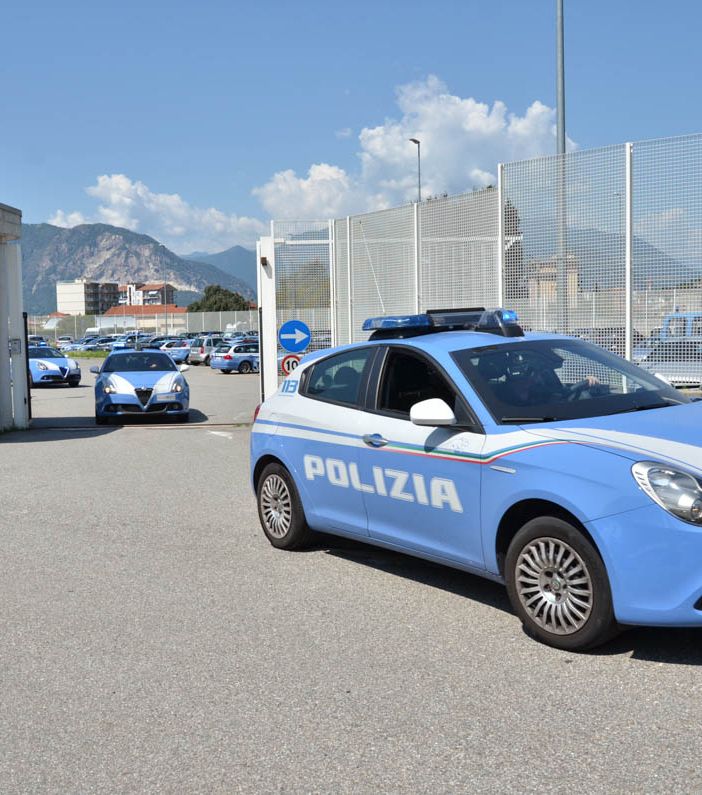 Ruba in un supermercato e colpisce e minaccia gli agenti di Polizia, arrestato un 35enne varesino