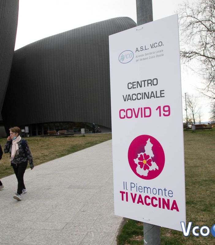 Vaccini per i 12-19enni: parte male l'iniziativa voluta dalla Regione
