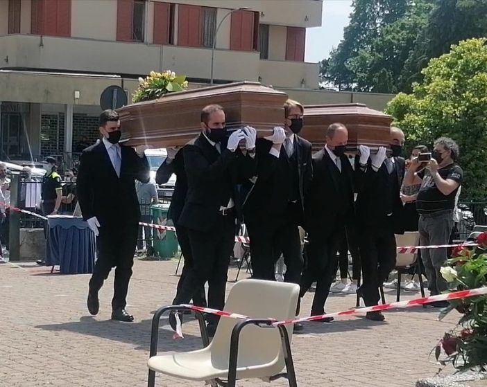 A Varese il funerale di Alessandro Merlo e Silvia Malnati