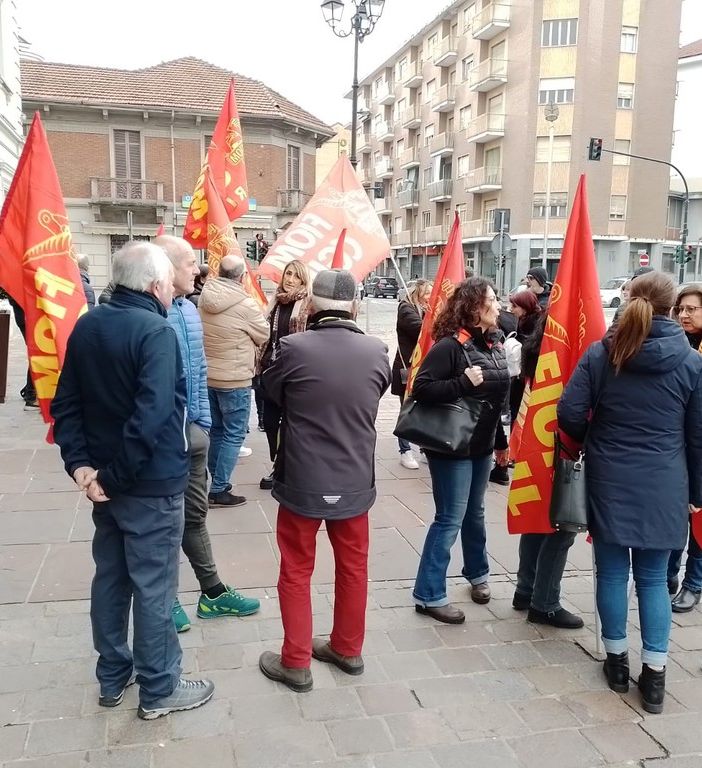 La richiesta del M5S: &quot;Un fondo da 10,5 milioni di euro per sostenere i lavoratori disoccupati o in cassa integrazione&quot;