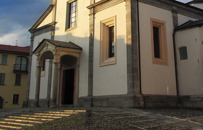 Il vescovo Brambilla a Pallanza per l'inaugurazione della Casa della Carità