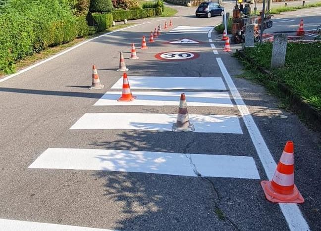 Sicurezza stradale, a Casale Corte Cerro nuova segnaletica nei pressi delle scuole