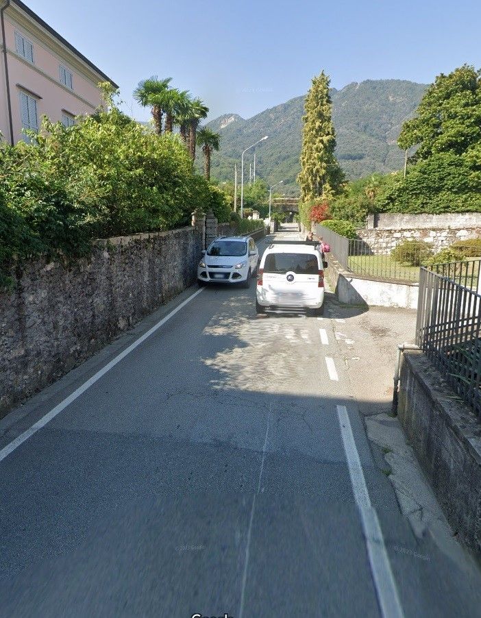 Arriva il senso unico in via Oltrefiume a Baveno