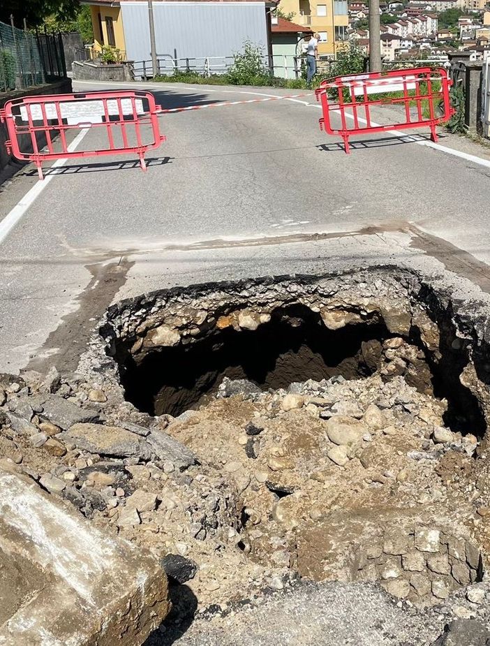 Strada interrotta a Cireggio: istituito doppio senso di marcia su via delle Quarne