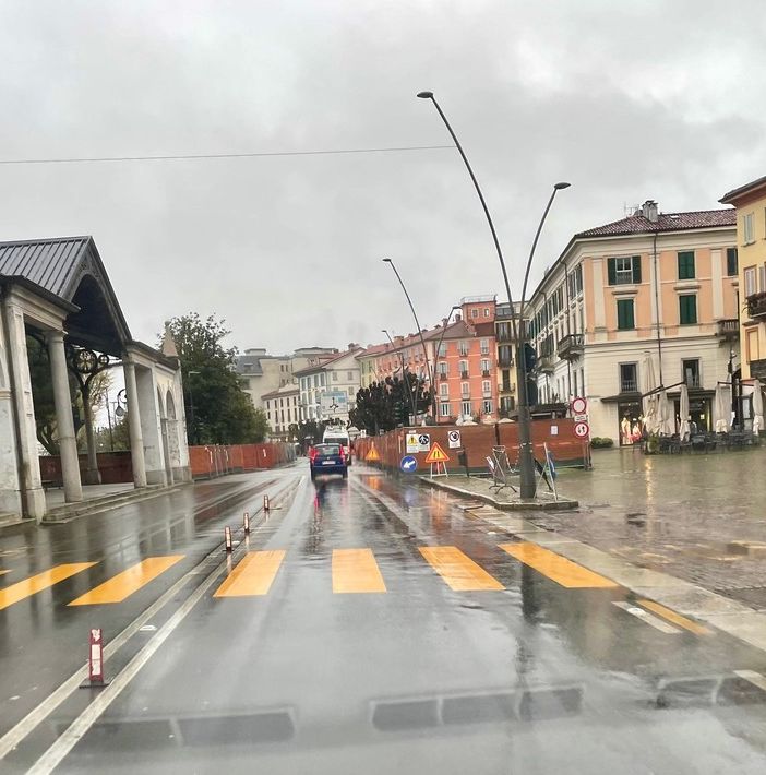 Intra, le “zebre gialle” di corso Mameli sono mal segnalate?