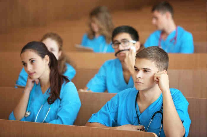 Brezza (Pd): &quot;Sos infermieri anche in università. L'amministrazione intervenga subito&quot;