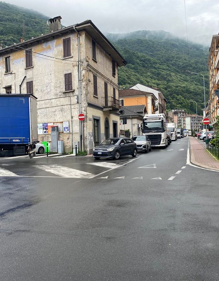 Giovedì nero per la viabilità: traffico in tilt anche a Omegna FOTO