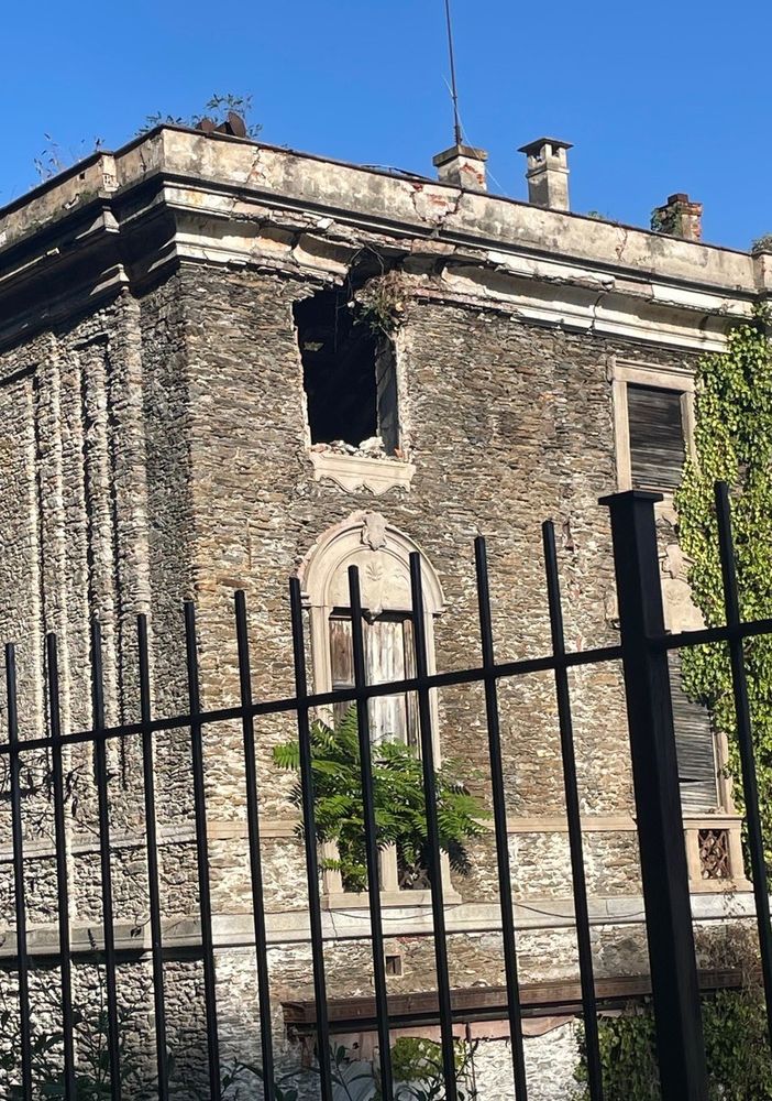 Preoccupano le condizioni di Villa Poss, storica dimora lungo la Selasca
