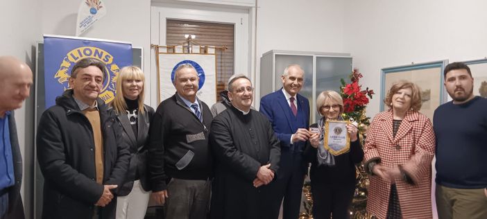 Il Lions Club regala un sorriso alle famiglie in difficoltà Il Lions Club regala un sorriso alle famiglie in difficoltà