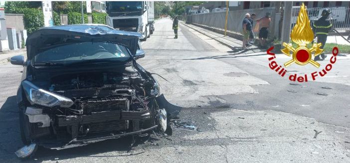 Gravellona, scontro tra un'auto e un furgone in via Cirla