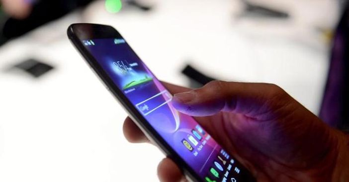 &quot;Ocio alla truffa&quot;: a Intra tornano gli incontri per imparare ad usare lo smartphone