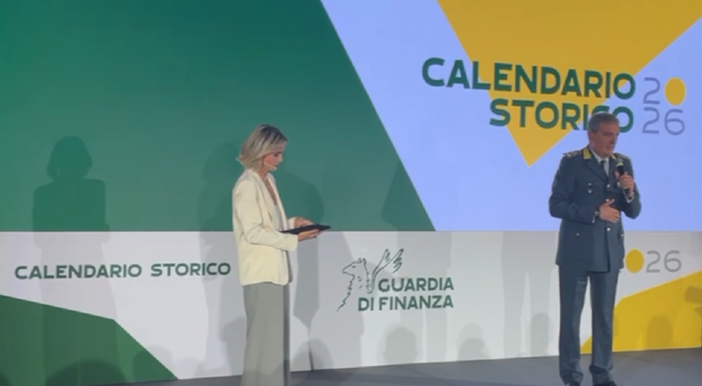 Presentato il Calendario 2026 della Guardia di finanza: “Tre colori, un mondo” Presentato il Calendario 2026 della Guardia di finanza: “Tre colori, un mondo”