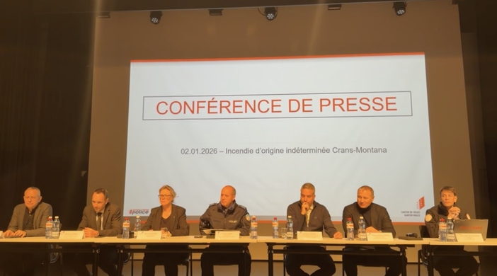 Crans Montana, 40 vittime nell’incendio: identificazione al centro delle indagini. Il punto nella conferenza delle autorità vallesane