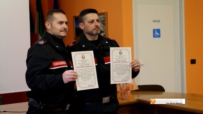 Premiati i due carabinieri che salvarono un giovane dalle acque del fiume Toce    FOTO