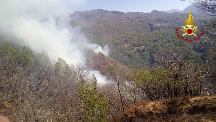 San Bernardino, Vigili del fuoco e volontari ancora al lavoro per spegnere gli ultimi focolai