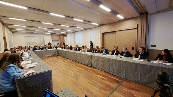 "In Piemonte, Liguria e valle d'Aosta entro maggio serviranno 119mila lavoratori, ma 51.700 non li troveremo" "In Piemonte, Liguria e valle d'Aosta entro maggio serviranno 119mila lavoratori, ma 51.700 non li troveremo"