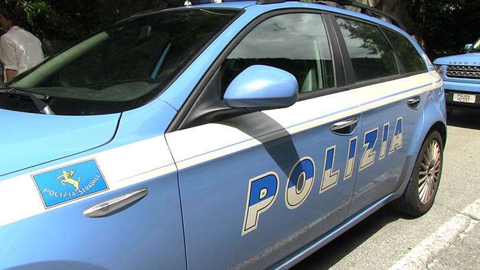 Fermato alla guida di un autocarro: risultava condannato a 4 anni per favoreggiamento all'immigrazione clandestina