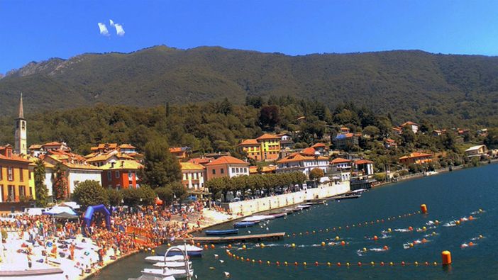 Torna la tradizionale traversata a nuoto del lago di Mergozzo